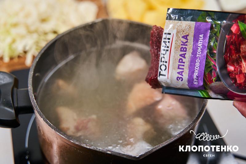 Класичний борщ з томатно-буряковою заправкою