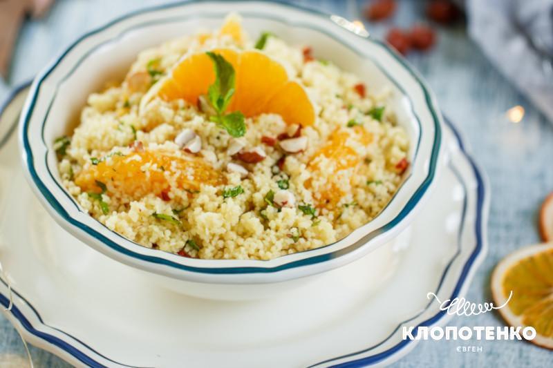Кускус з яйцем пашот