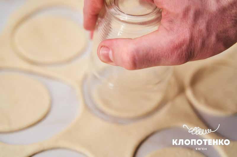 Зробіть склянкою кружечки