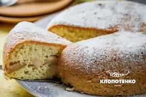 шарлотка з яблуками в мультиварці