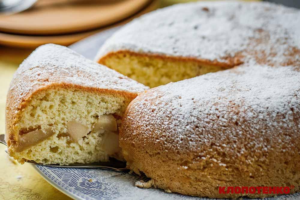 шарлотка з яблуками в мультиварці