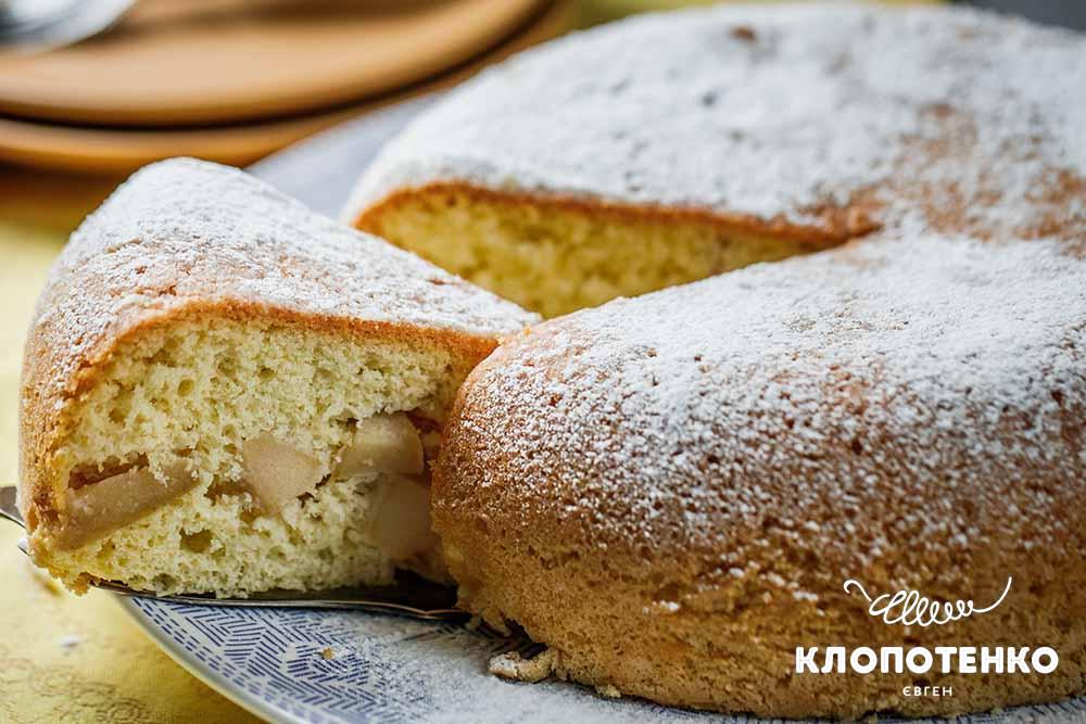 шарлотка з яблуками в мультиварці