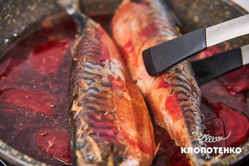 Скумбрія в буряковому квасі