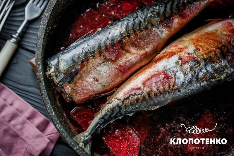 Скумбрія в буряковому квасі