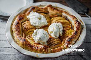 пиріг з яблуками з листкового тіста