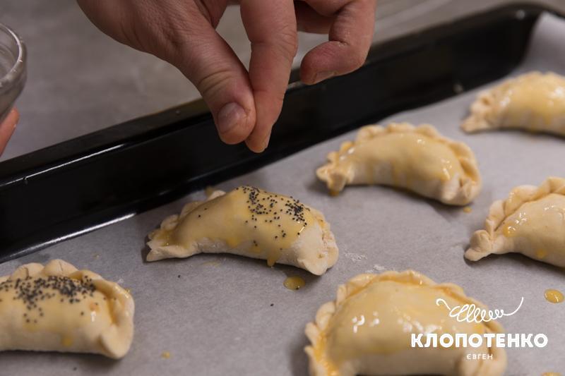 Присипте пиріжки дрібкою маку