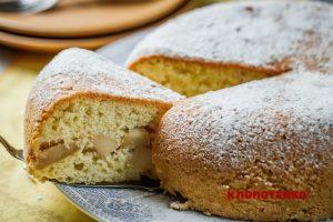 Бісквіт з яблуками