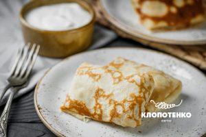 Налисники з м'ясом, загорнуті конвертиками