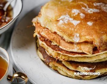 Гарбузові панкейки з розтопленим маслом