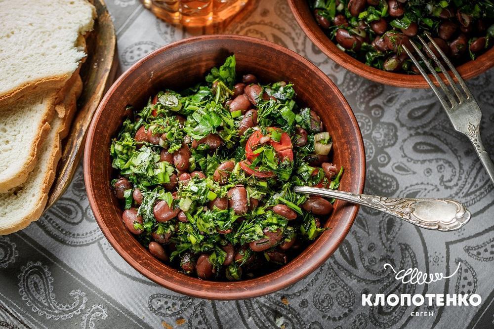 Салат з консервованою квасолею