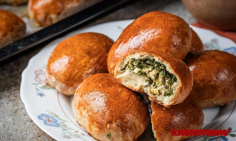 Пиріжки з яйцем і зеленню