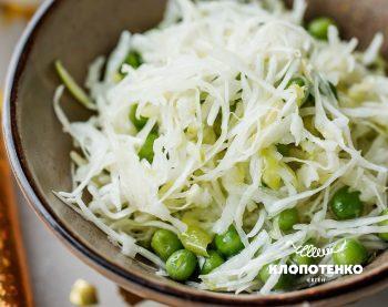 Салат з капусти і яблука