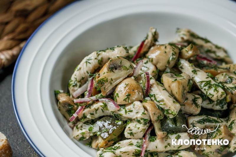 Салат з курячими стріпсами