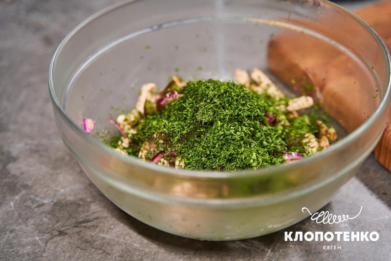 Салат з курячими стріпсами