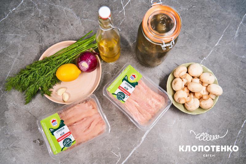 Салат з курячими стріпсами
