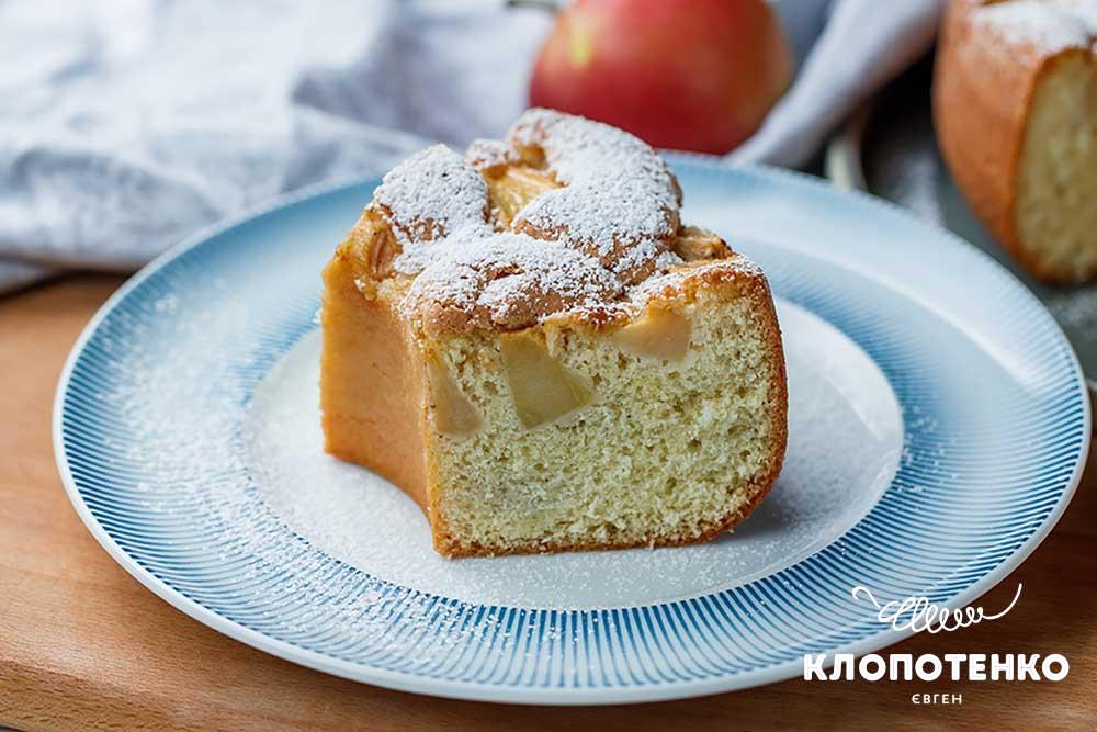 Шарлотка з яблуками простий рецепт