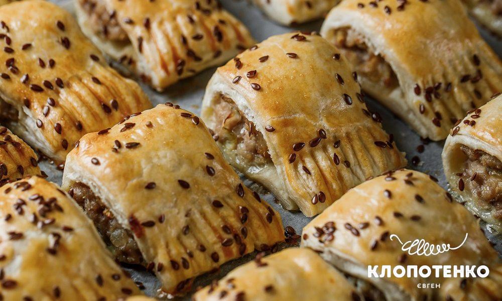 Слойки зі свининою