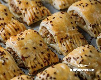 Слойки зі свининою