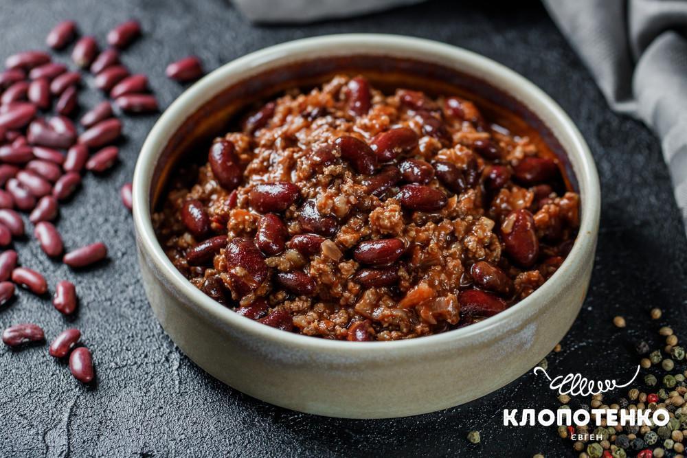 Тушкована яловичина з квасолею