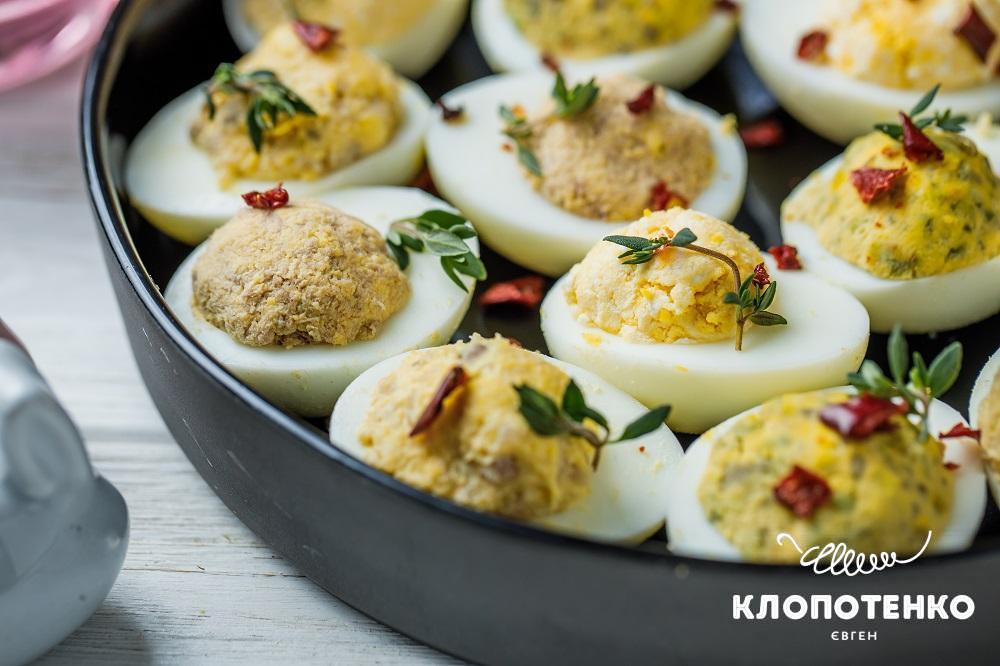 Страви з вареними яйцями