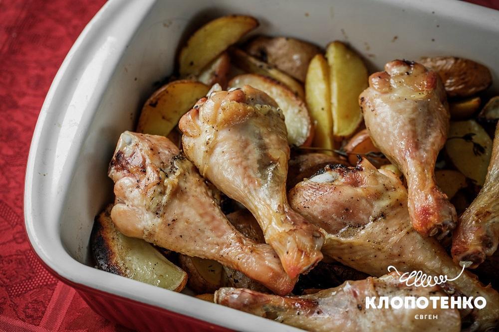 Запечена курка з картоплею