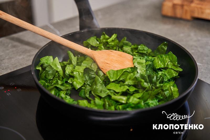 Приготуйте шпинат