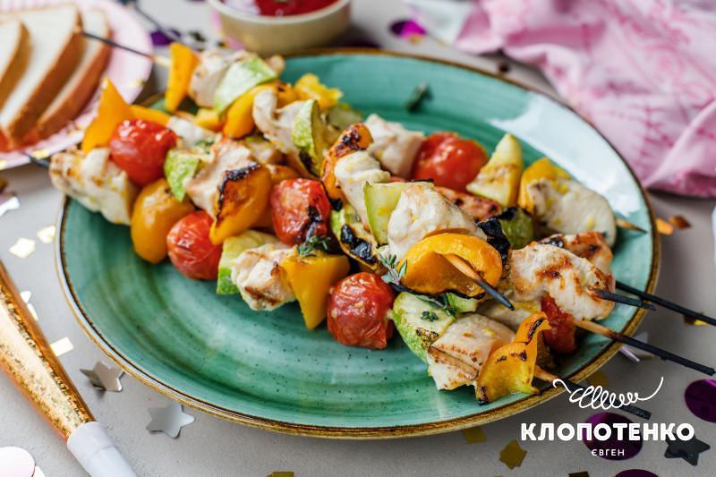 Курячий шашлик з овочами