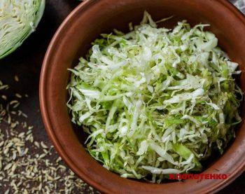Салат з молодої капусти