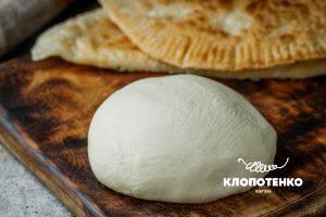 Тісто на чебуреки з горілкою