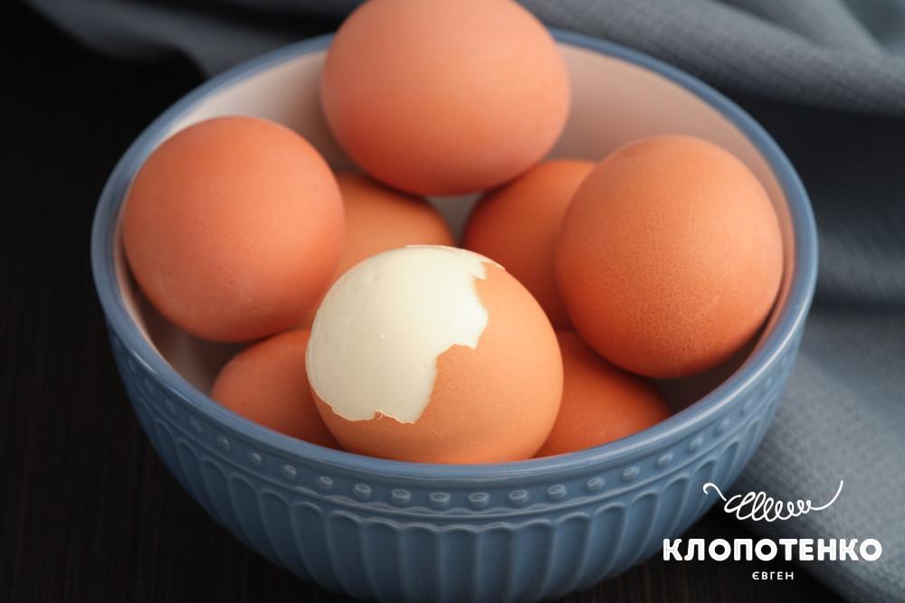 Як швидко очистити варені яйця