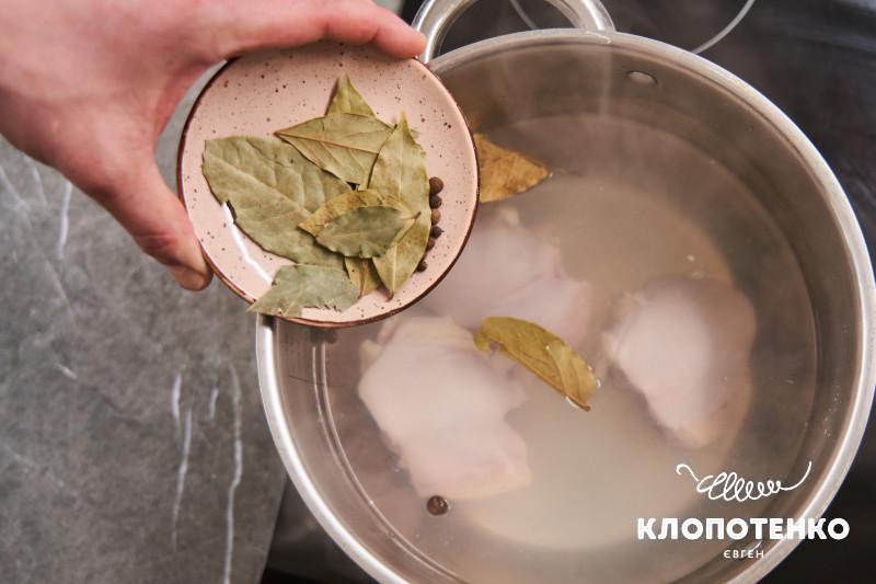 Зелений борщ з кропивою