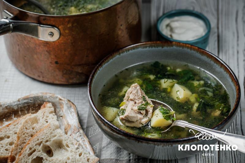 Зелений борщ з кропивою