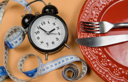 Обмеження в часі, а не в їжі. Інтервальне голодування, його принципи та переваги