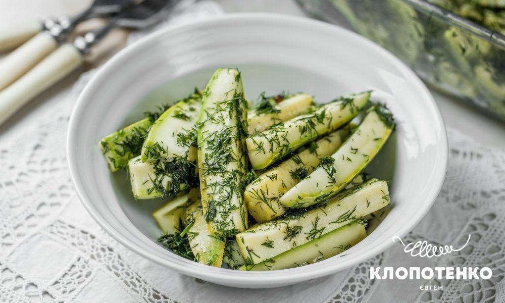Перший рецепт: солодкі мариновані кабачки з часником
