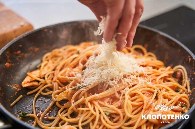 Паста з куркою. Готуємо соус