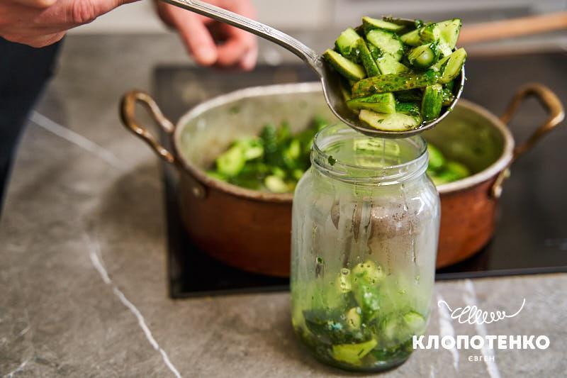 Салат з огірків на зиму без стерилізації