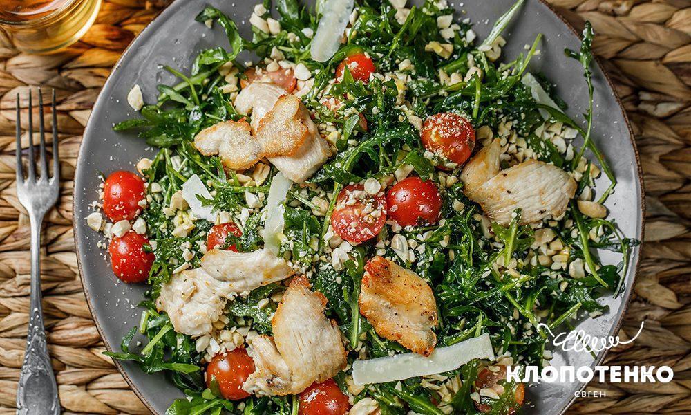 Салат з курки і руколи