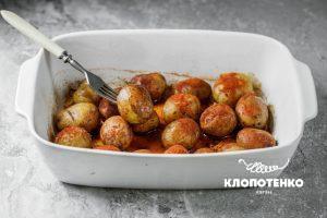 запечена молода картопля