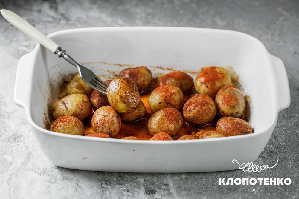 запечена молода картопля