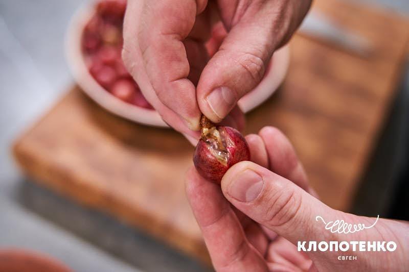 Начиніть аґрус горіхами