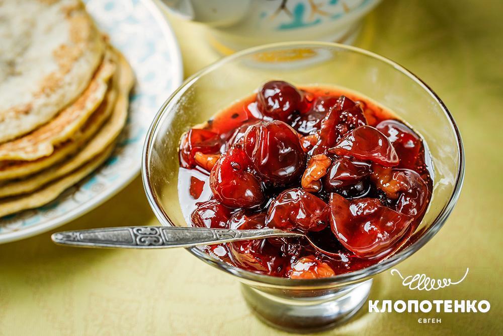 Варення з аґрусу з горіхами