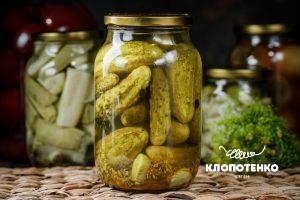 огірки з куркумою на зиму
