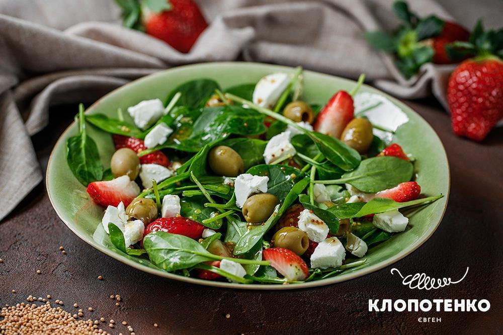 Салат з полуниці та шпинату