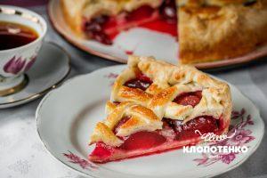 Пиріг зі сливами