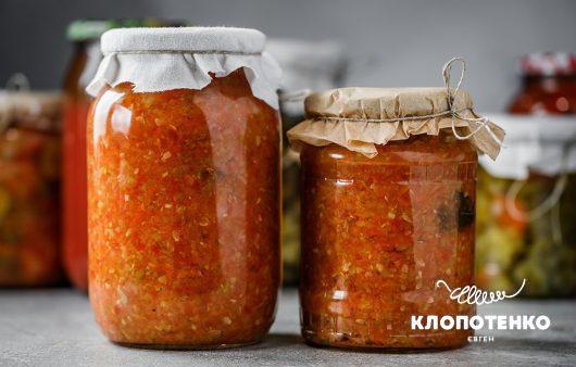 Не лише класична. 9 рецептів аджики на зиму на будь-який смак від Євгена Клопотенка