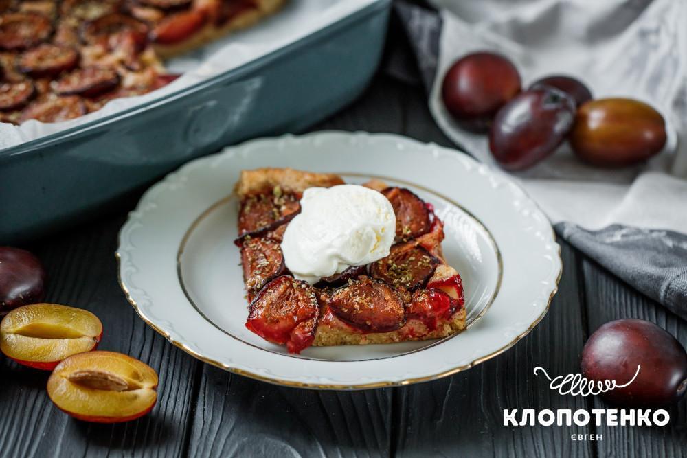 Пиріг зі сливами