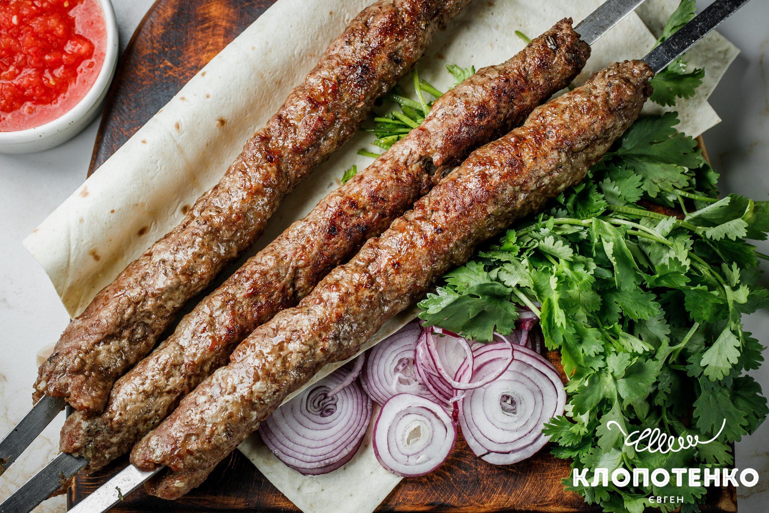 люля-кебаб на мангалі