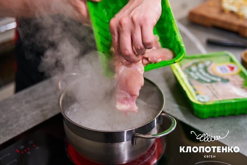 Салат з курки і ананаса