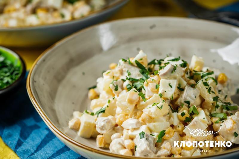 Салат з курки і ананаса