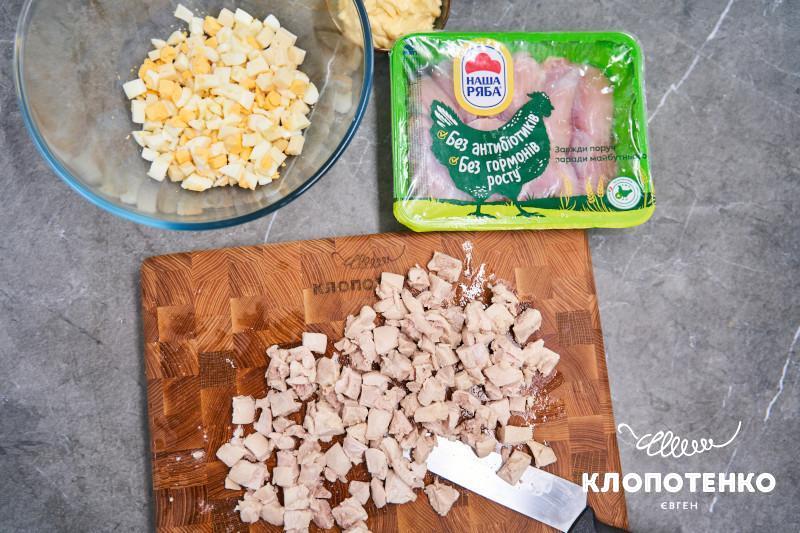 Салат з курки і ананаса